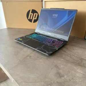 Laptop MSI Cyborg 15 Core 7 240 H RTX 5050 8GB Windows 11| Quito - Imagen 4